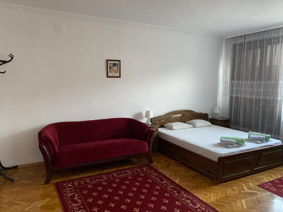 Family Hotel "May" Petritj Exteriör bild