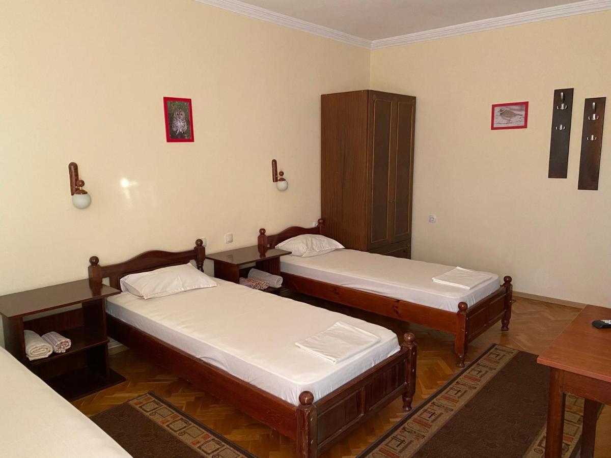 Family Hotel "May" Petritj Exteriör bild