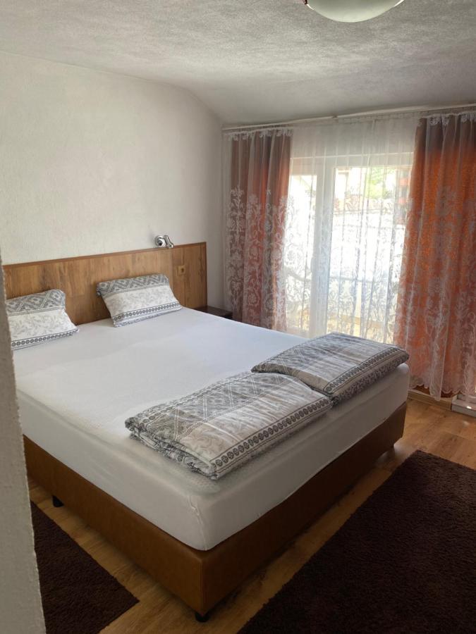 Family Hotel "May" Petritj Exteriör bild